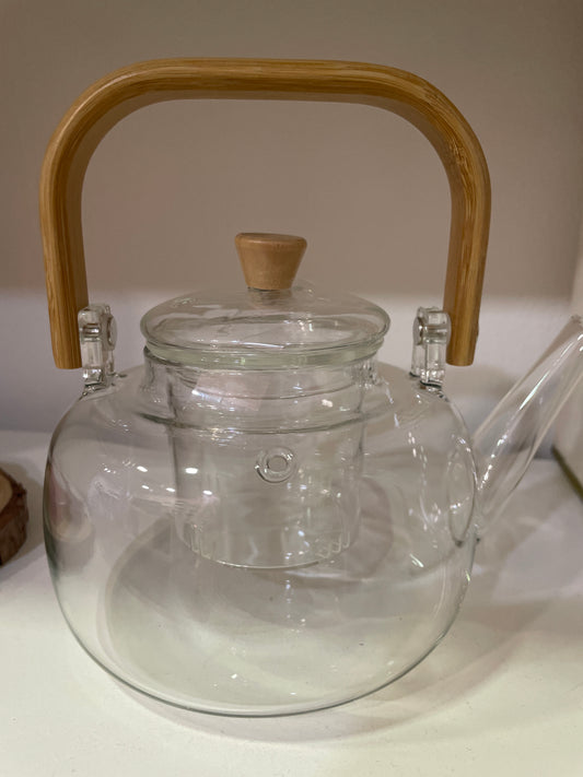 Tetera de cristal con madera