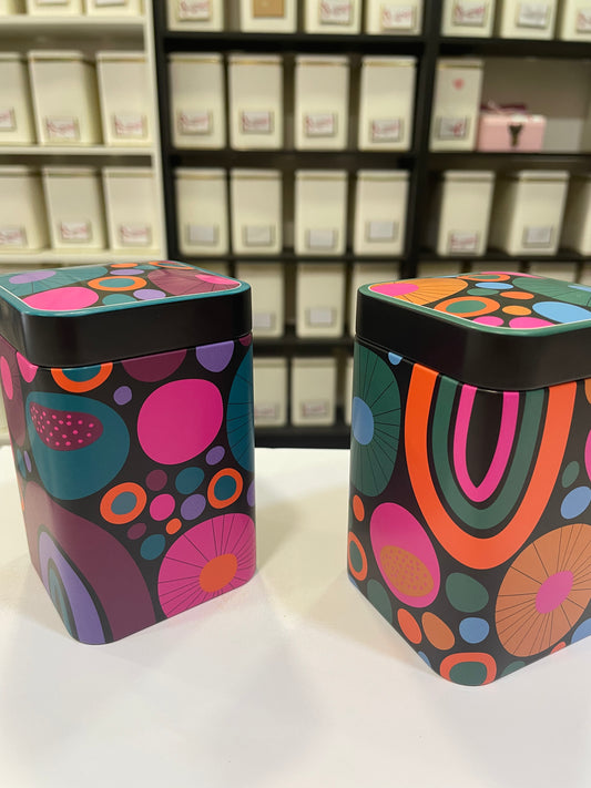 Cajas de metal primaveral