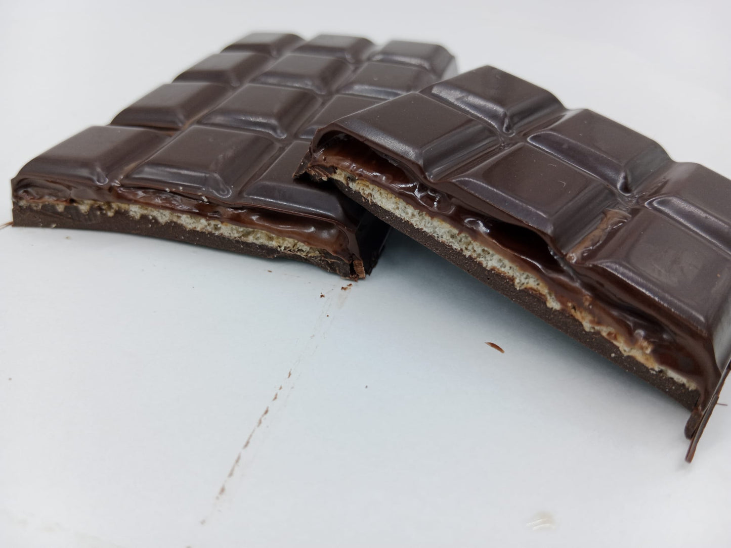 Tableta de chocolate negro rellena de toffe y galleta