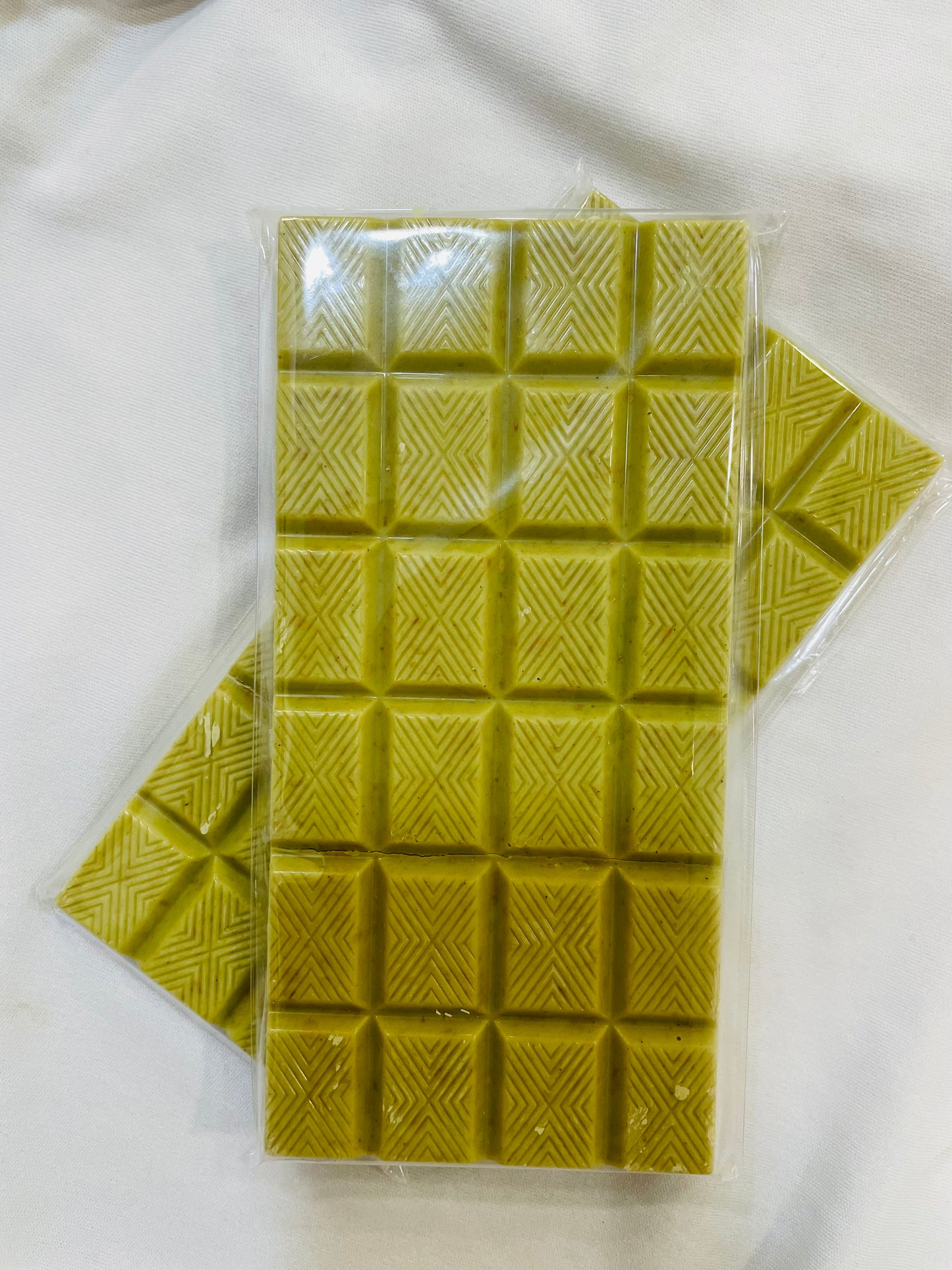Tableta de chocolate de crujiente de pistacho